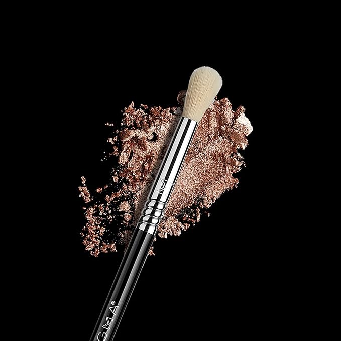 Sigma Beauty Professional E35 Tapered Blending Brush – Professional Eyeshadow Brush for Precision Eyeshadow Blending, Softens Dramatic Edges & Harsh Lines for a Well Blended Effect (1 Brush)