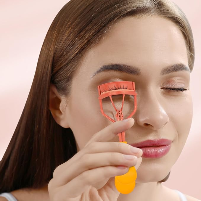 Eyelash Curler with Pads, Lash Curler with 10 Extra Silicone Replacement Pads, Comfortable Grip for Effortless Curling – Eyelashes for The Perfect Eye Contour (Rose Pink)