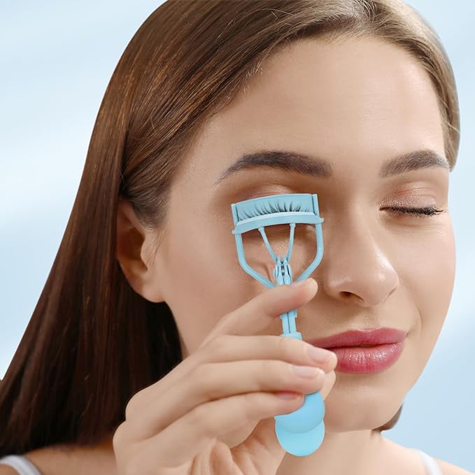 Eyelash Curler with Pads, Lash Curler with 10 Extra Silicone Replacement Pads, Comfortable Grip for Effortless Curling – Eyelashes for The Perfect Eye Contour (Crystal Blue)