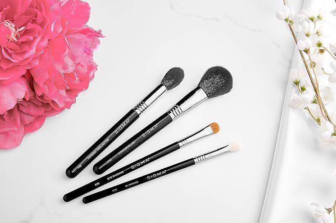 Sigma Beauty Professional F35 Tapered Highlighter synthetic Face Makeup Brush with SigmaTech® fibers for Highlighting and Contouring