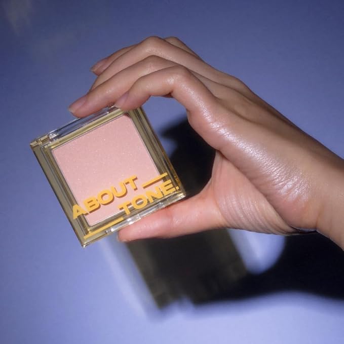 Light On Me Highlighter 2 Color - Makeup Highlighting Powder Palette, Natural Satin Glow, Lightweight Velvety Powder, Clear Sheer Pearls, Shiny Illuminator, 0.26oz (02 CANDY LIGHT)