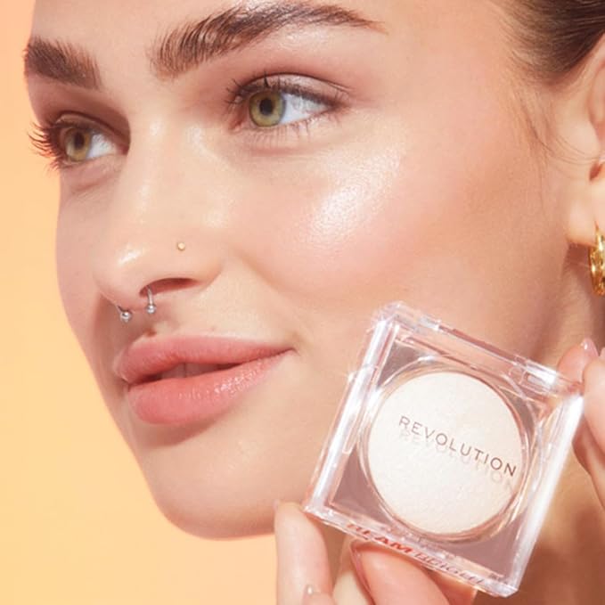 Makeup Revolution Beam Bright Highlighter, All Over Face Glow, Powder To Liquid Formula, 5 Different Shades, Diamond Glow