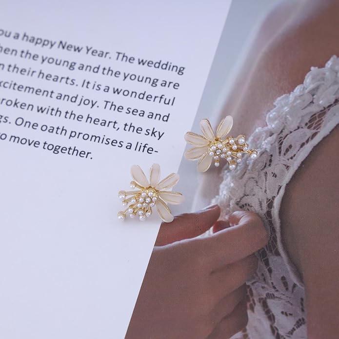 Vintage Flower Pearl Earrings Tiny Pearl Drop Earrings Enamel Flower Stud Earrings Gold Cluster Pearl Earrings Jewelry for Women