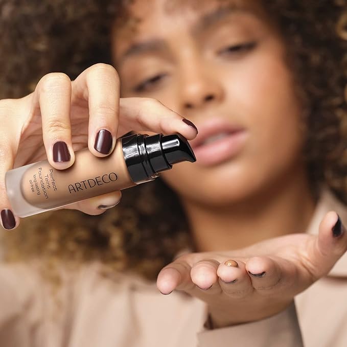 ARTDECO Perfect Teint Foundation - Warm Butter Pecan - Lightweight Liquid Formula - Medium to Full Coverage - Without Mask-Like Effect - Vegan Makeup - Hyaluron - 0.67 Fl Oz