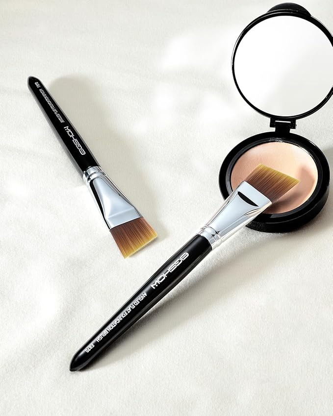 EIGSHOW Flat Foundation Brush, Vegan Synthetic Bristles, Streak Free Application, Face Makeup Brush For Blending Liquid, Cream, Face Mask (E870B)
