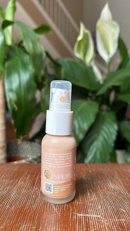 Jessica Wellness Mineral Sunscreen + Hydrating Serum with Broad Spectrum SPF 30 & Antioxidants, Oil-Free, Fragrance Free, Non-Nano Zinc Oxide. 1 oz (Light)