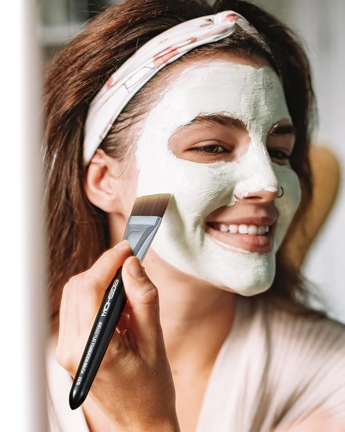 EIGSHOW Flat Foundation Brush, Vegan Synthetic Bristles, Streak Free Application, Face Makeup Brush For Blending Liquid, Cream, Face Mask (E870B)