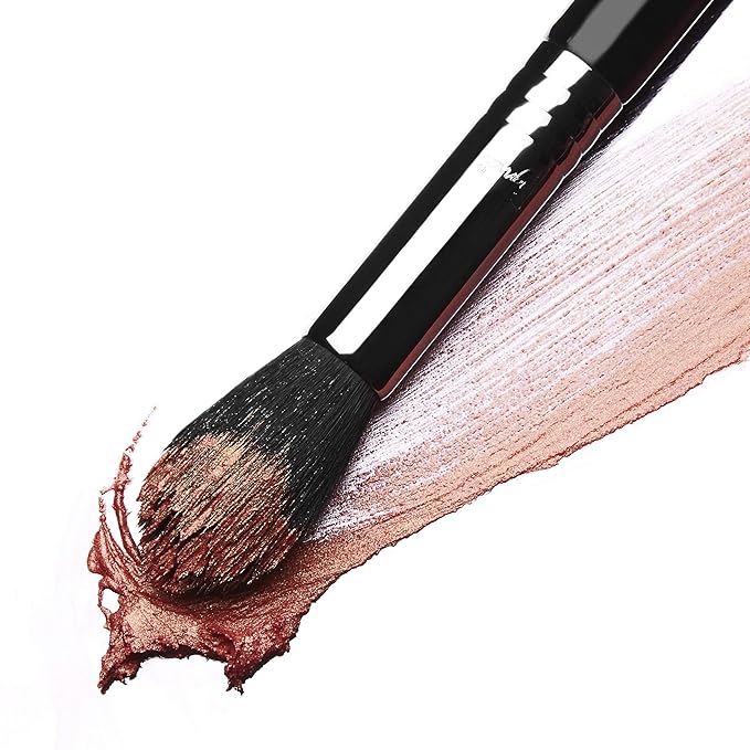 Sigma Beauty Professional F35 Tapered Highlighter synthetic Face Makeup Brush with SigmaTech® fibers for Highlighting and Contouring