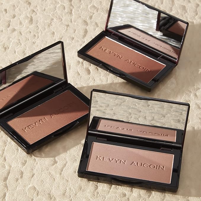 Kevyn Aucoin The Neo-Bronzer, Sundown Deep: 3 in 1 makeup palette. Highlighter, blush & bronzer in one smooth gradient makeup compact. Shimmer & matte in light, medium & deep. Sun-kissed to bronzed.